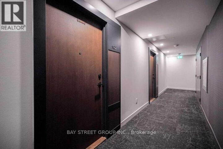 Property Photo:  4065 Confederation Parkway 517  ON L5B 0L4 