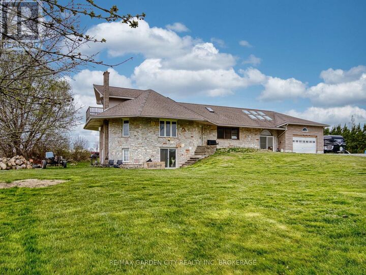 Property Photo:  33260 Pettit Road  ON L0S 1V0 