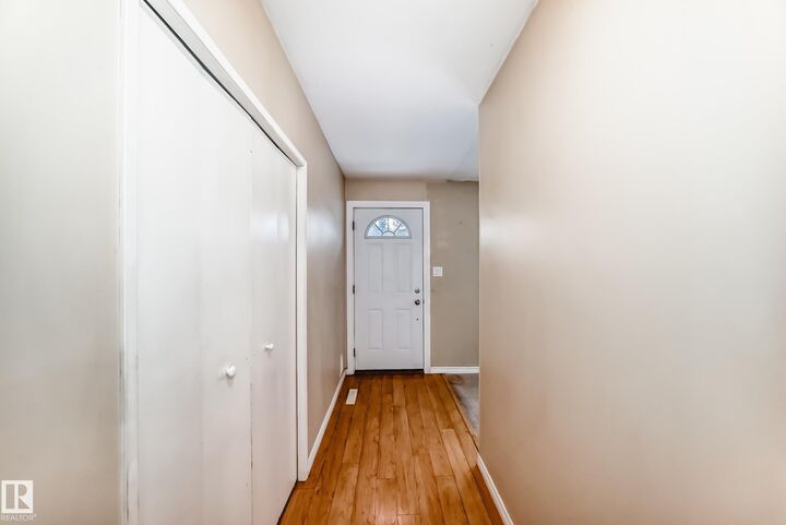 Photo de la propriété:  8915 156 Street NW  AB T5R 1Y6 