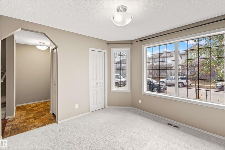 Photo de la propriété: 21328 95 Avenue NW AB T5T 4C9