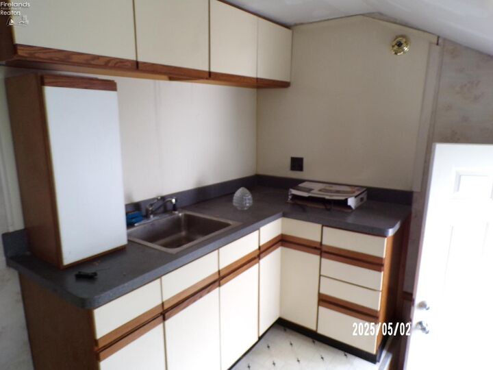 Property Photo:  118 E Buckeye Street  OH 43410 