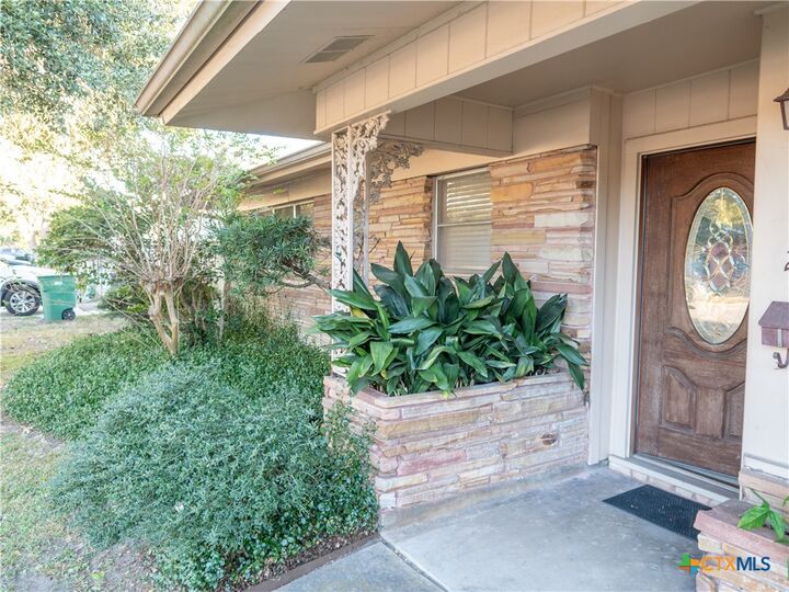 Property Photo: 2101 E Mistletoe Avenue TX 77901