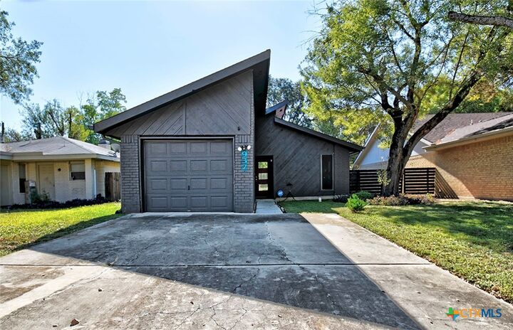 Property Photo: 937 Sundance Street TX 78130