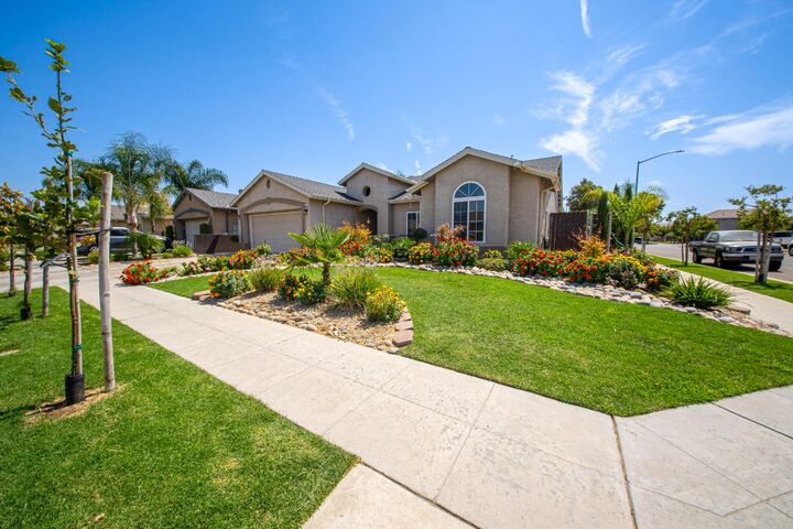 Property Photo:  5314 E Laurite Avenue  CA 93725 