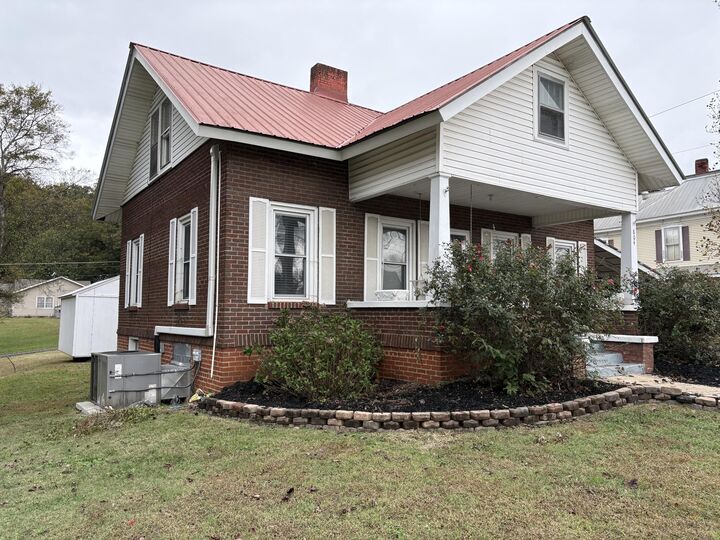 Property Photo: 804 Elm Avenue TN 37380