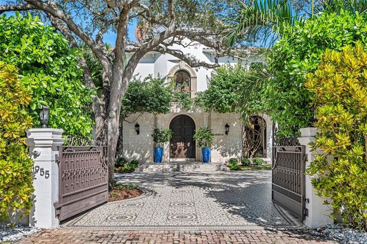 4955 SW 83rd St  Miami FL 33143 photo