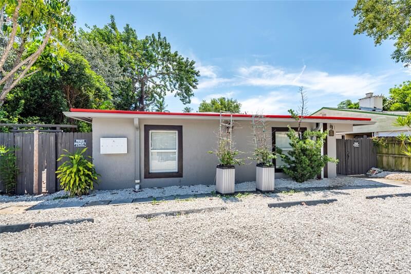 Property Photo:  628 NE 8th Ave 1  FL 33304 