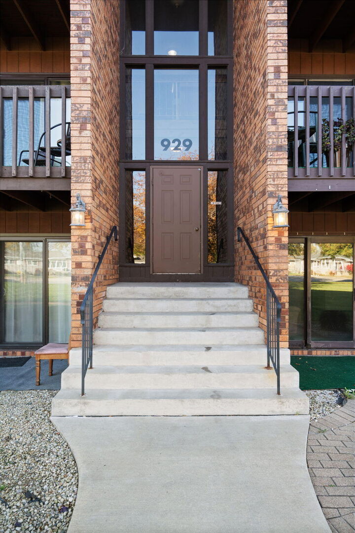 Property Photo:  929 W Glen Park Avenue 304  IN 46319 