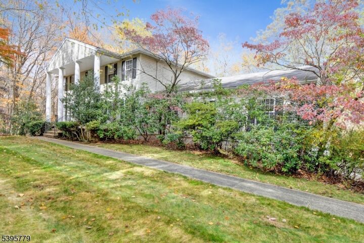 Property Photo:  6 Brookvale Ter  NJ 07405 