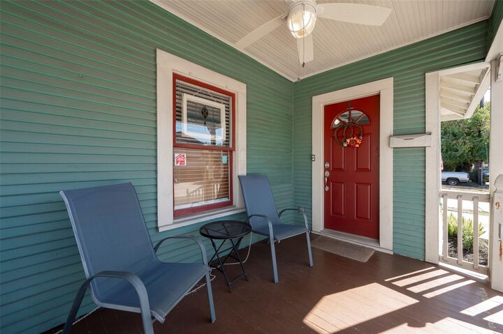 Property Photo: 2618 Baylor Street TX 77009