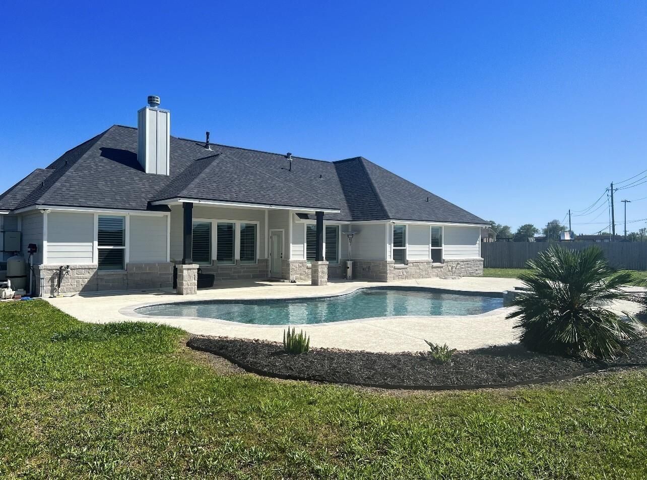 Property Photo: 1508 N Blue Bonnet Lane TX 77515