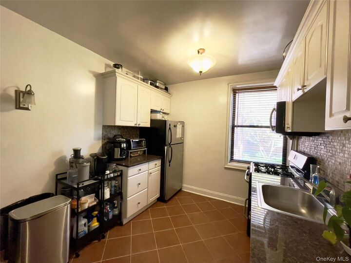 Property Photo:  321 Larchmont Acres West 1B  NY 10538 