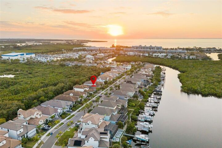 Property Photo:  1025 Seagrape Drive  FL 33570 