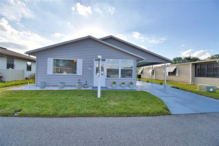 Property Photo: 4823 Colonnades Circle W FL 33811