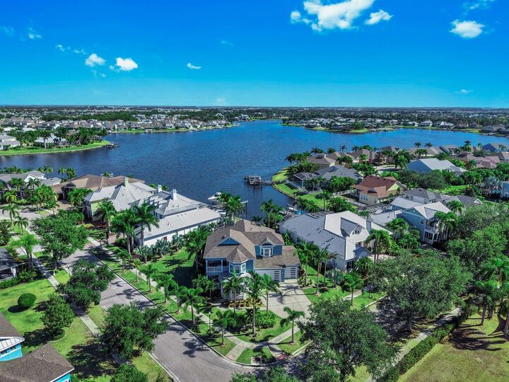 Property Photo: 609 Manns Harbor Drive FL 33572