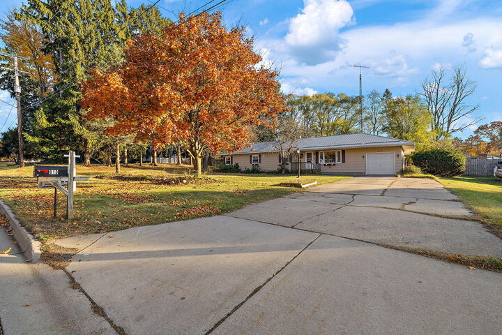 Property Photo: 813 E Alice Street MI 49461