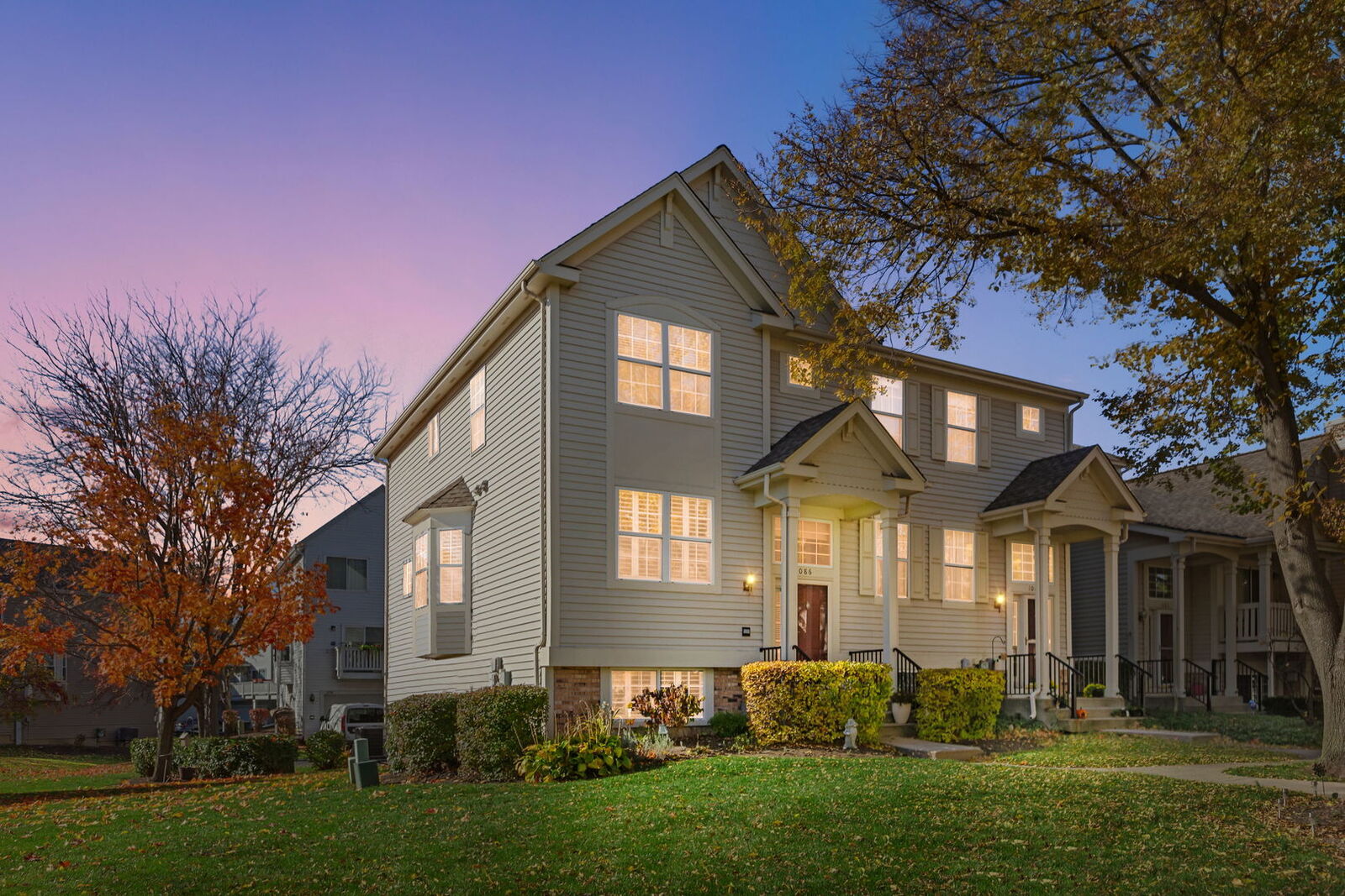 Property Photo:  1086 Manchester Circle  IL 60030 