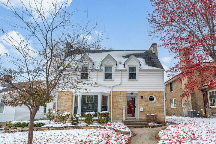 Property Photo: 1131 S Elm Avenue IL 60901