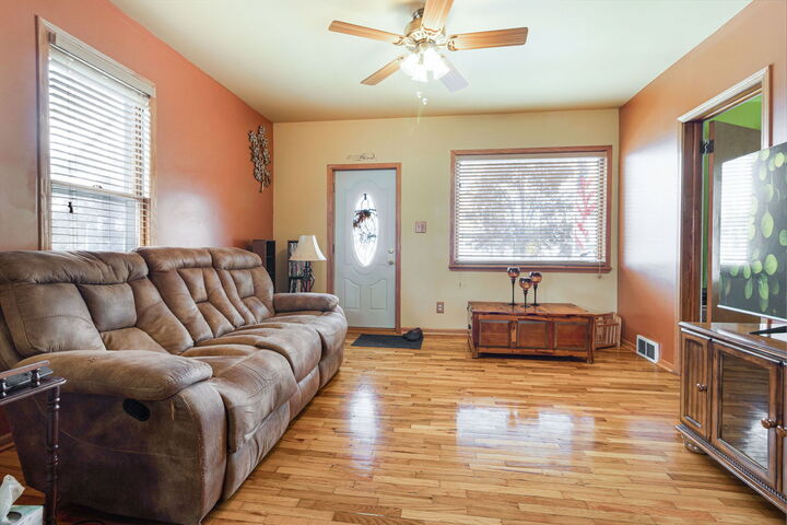 Property Photo:  420 Elwood Street  IL 60432 
