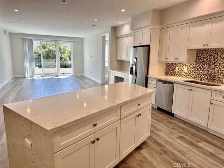 Property Photo: 10718 Acama Street 203 CA 91602