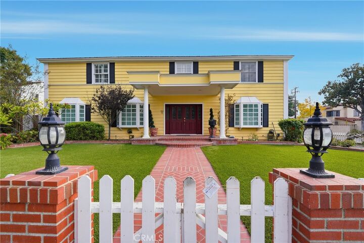 Property Photo:  800 Santiago  CA 90804 