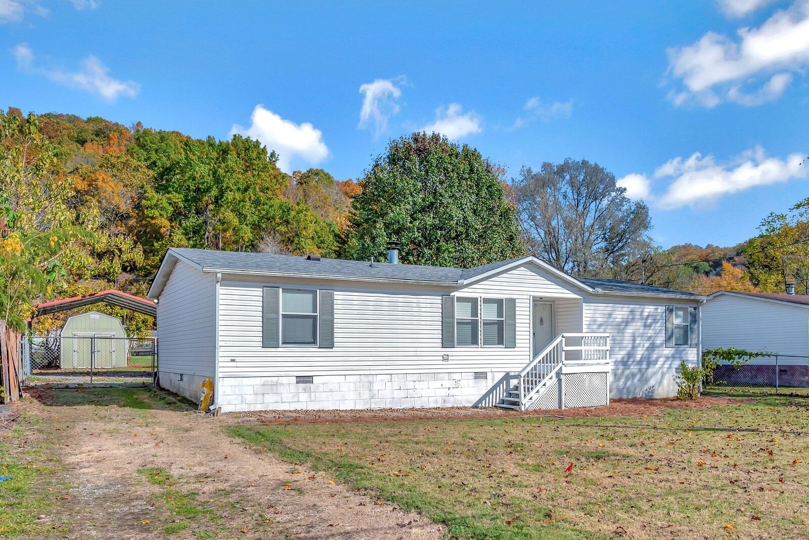 Property Photo: 1618 Slaters Creek Rd TN 37072