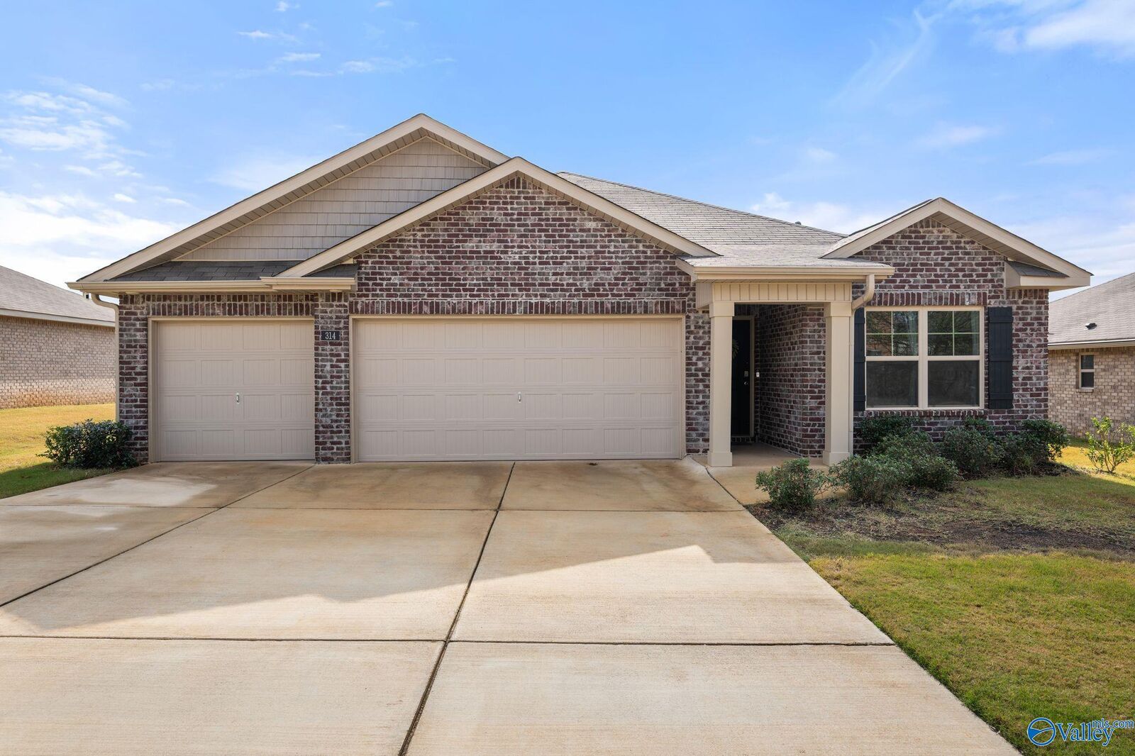 Property Photo: 314 Southland Court AL 35756