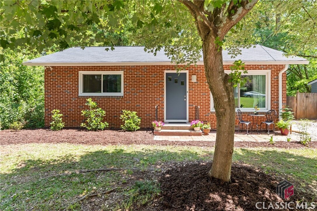 Property Photo:  465 Hillcrest Avenue  GA 30606 