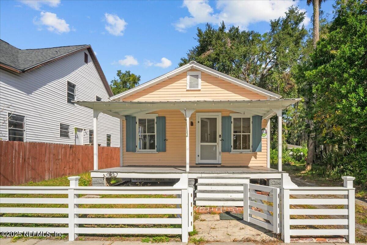 Property Photo: 816 Oak Street FL 32177