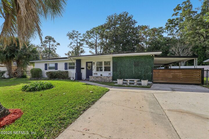 Property Photo:  4450 Revelstoke Drive  FL 32207 