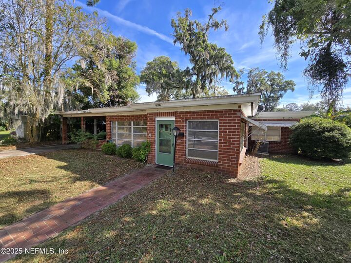 Property Photo: 1511 River Bluff Road N FL 32211