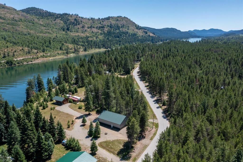 Property Photo:  845 Joyner Dr E  WA 99119 