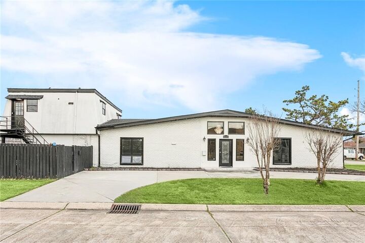 4200 Lake Villa Drive  Metairie LA 70002 photo