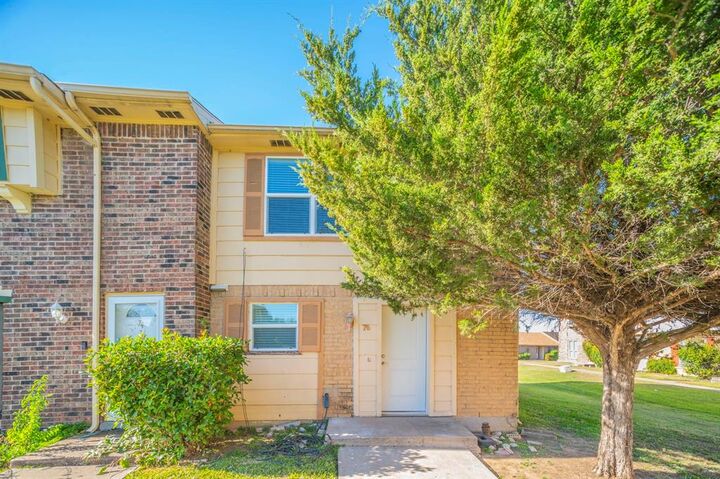 Property Photo:  76 E Mountain Creek Drive  TX 75052 