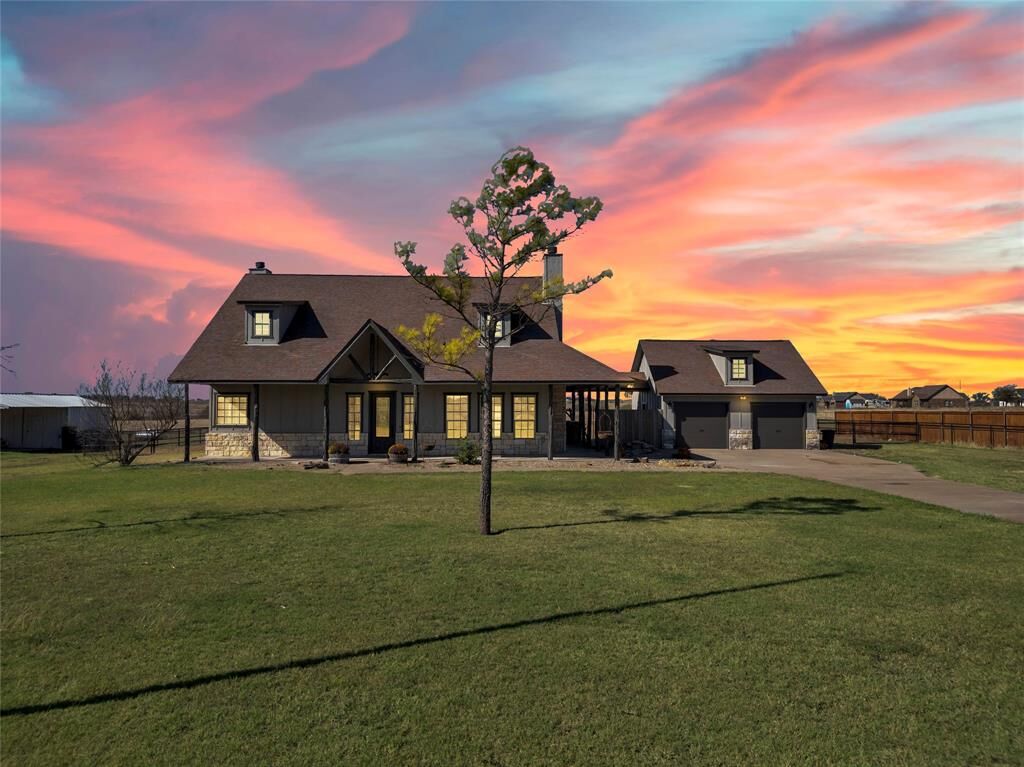 Property Photo: 12509 County Road 1002 TX 76044