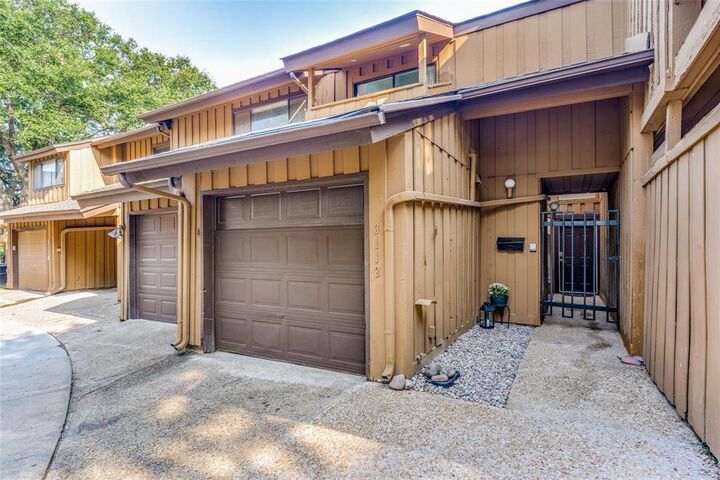 Property Photo: 3112 Pin Oak Court TX 75234