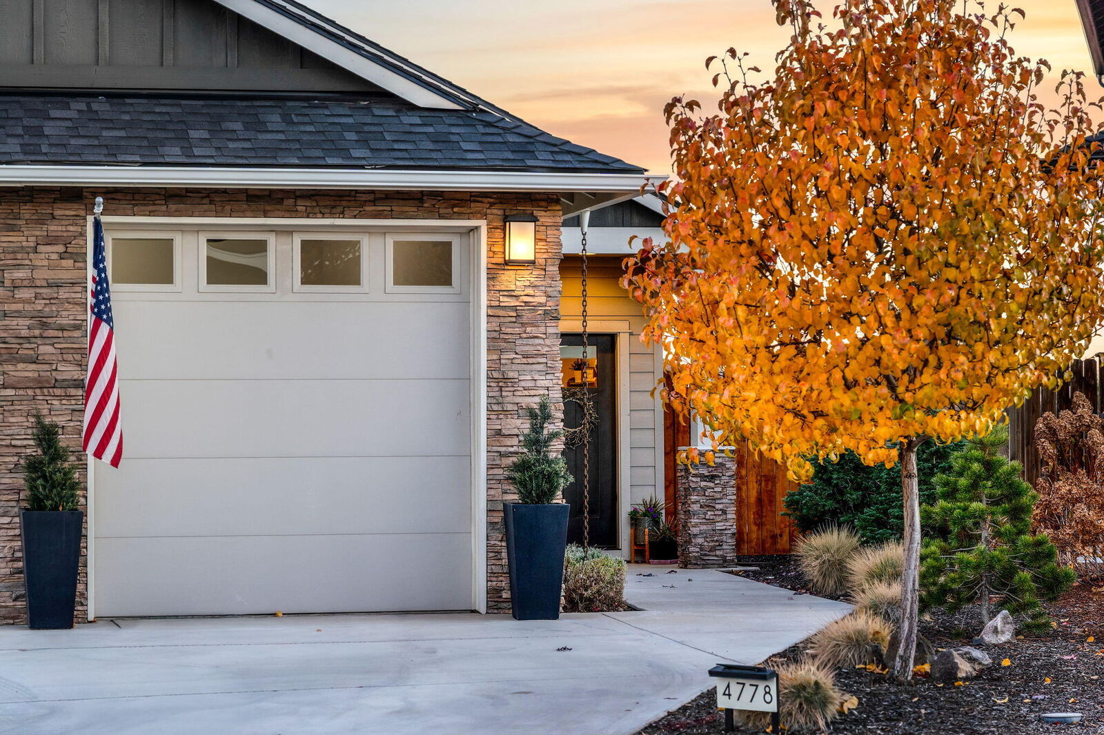 Property Photo:  4778 SW Zenith Avenue  OR 97756 