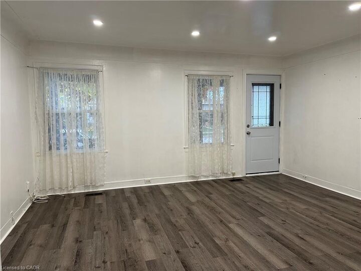 Property Photo:  21 Stapleton Avenue  ON L8H 3N4 