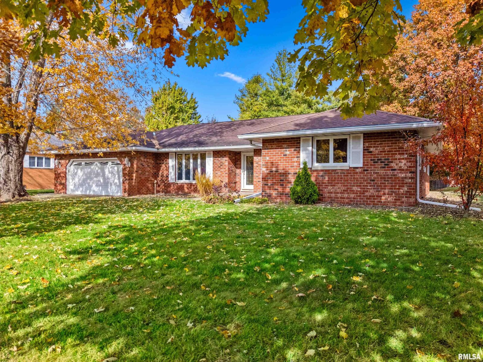 Property Photo: 11 Hickory Ridge Drive IL 61550
