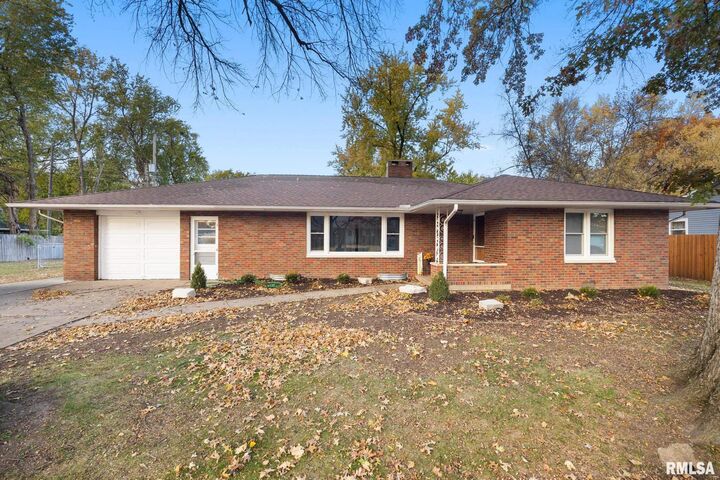 302 W 4th Street  Mackinaw IL 61755 photo