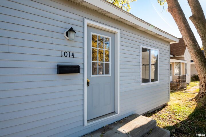 Property Photo: 1014 S 3rd Street IL 61554