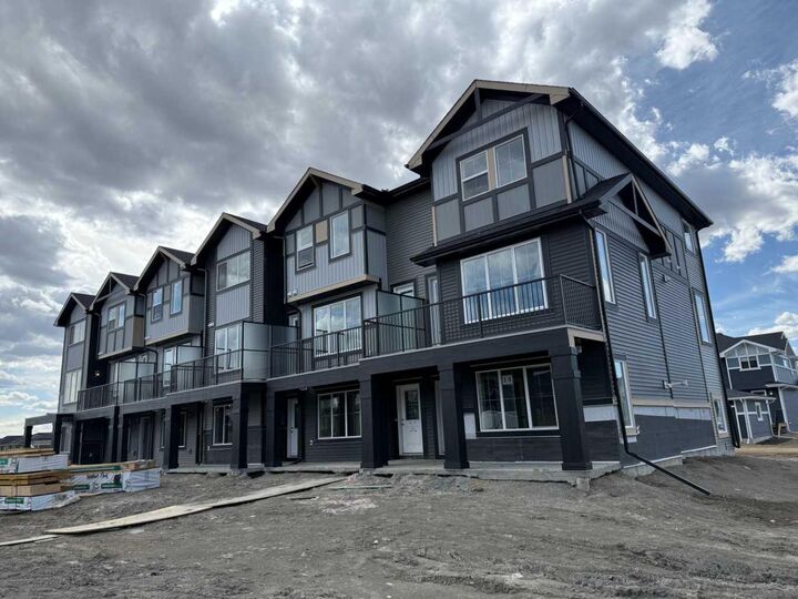 Property Photo: 16 Sundown Place AB T4C 3H2