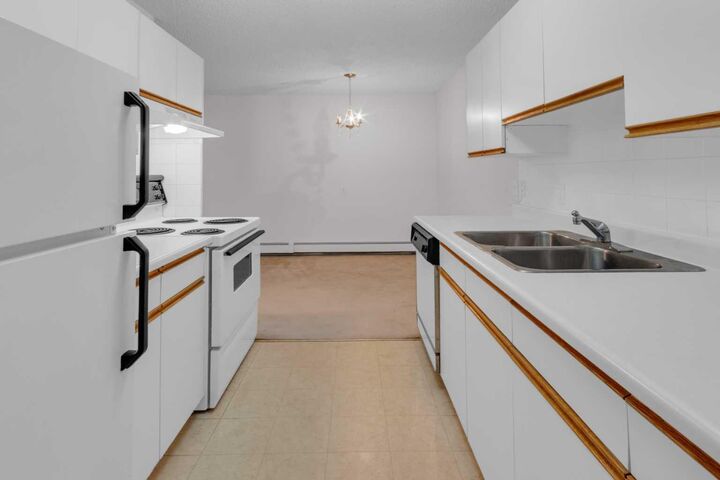 Photo de la propriété:  3420 50 Street NW 116  AB T3A 2E1 