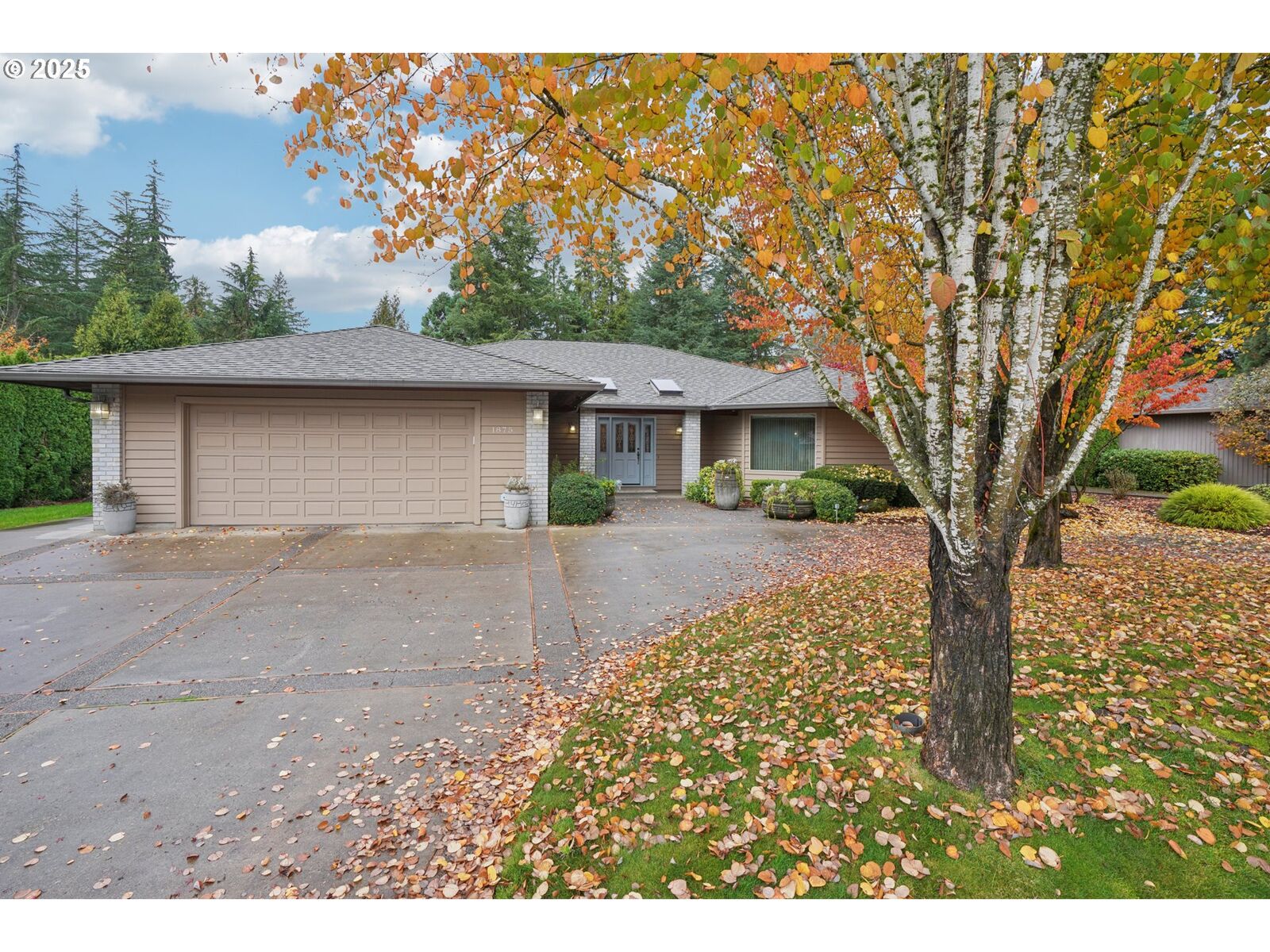 Property Photo:  1875 NW Doral St  OR 97128 