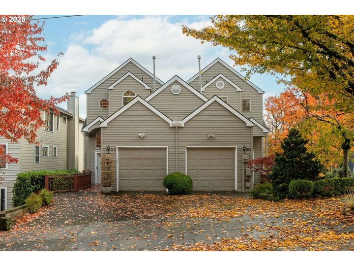 Property Photo: 3840 S Water Ave OR 97239