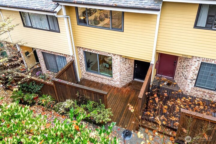 Property Photo: 2591 E Madison Street 2557 WA 98112