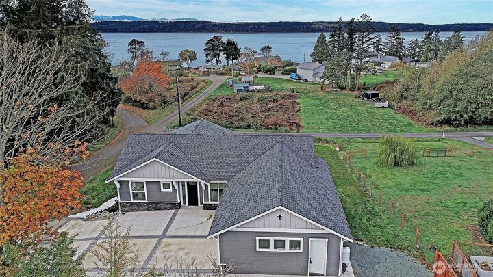 Property Photo: 822 Serene View Road WA 98282