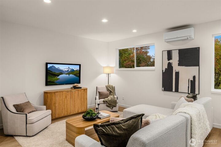 Property Photo:  2103 SW Genesee Street  WA 98106 