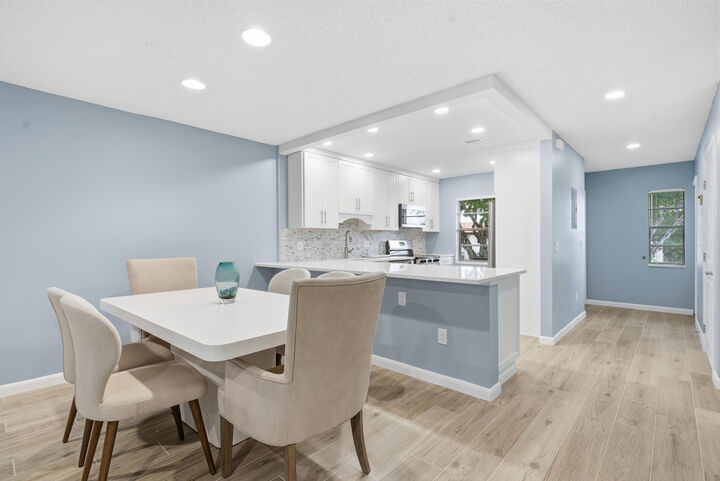 Property Photo:  9292 Vista Del Lago D  FL 33428 