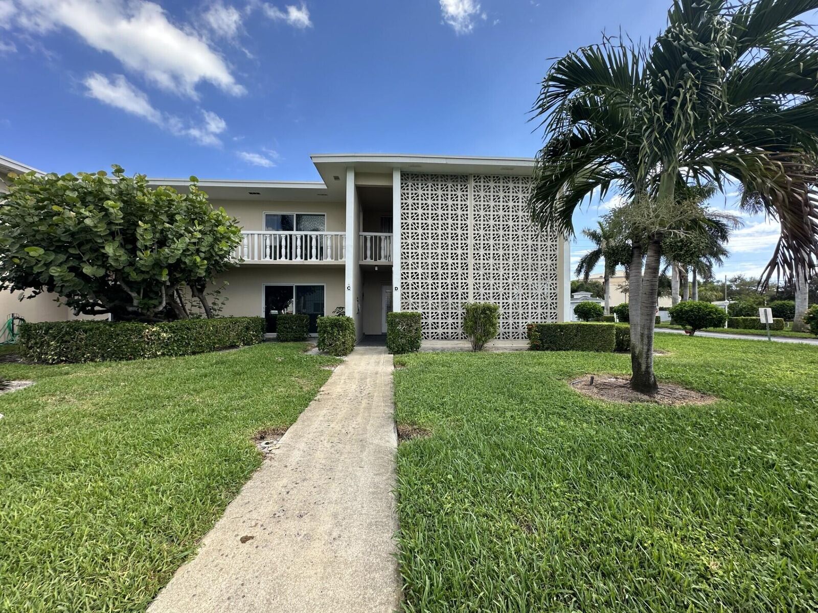 Property Photo: 95 North Boulevard 1D FL 33435